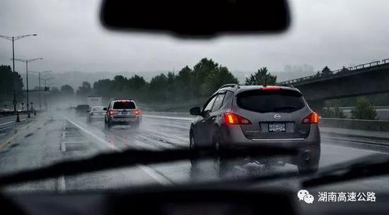 降雨影响安全驾驶怎么办？