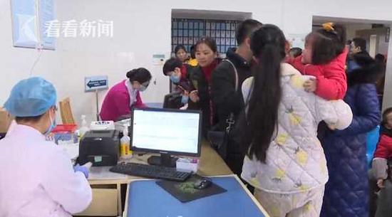 湖南大学生一周吃下8种感冒药 全身浮肿送进急诊室