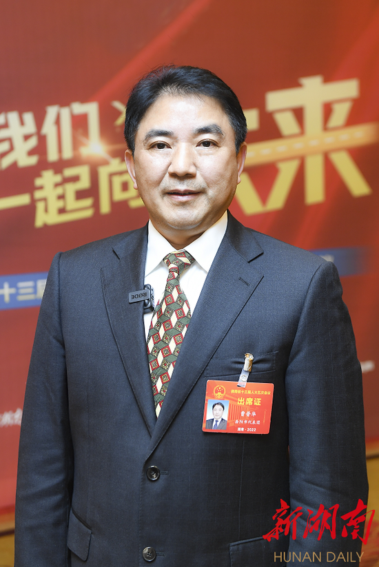 （省人大代表、岳阳市委书记曹普华。 湖南日报全媒体记者 辜鹏博 摄）