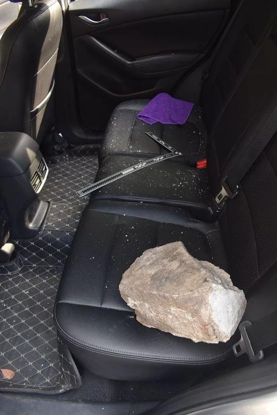 衡阳男子深夜搬20斤石头砸车窗 疯狂作案10余起