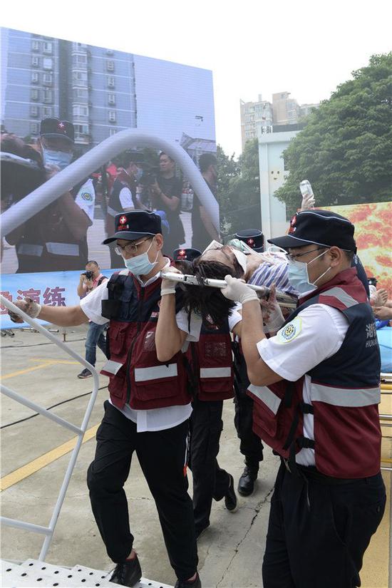 湖南首次举行空地一体中毒创伤联合卫生应急演练