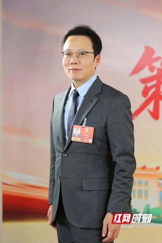 全国人大代表、湘潭市委书记胡贺波。