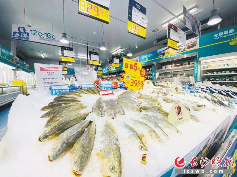在长沙的各大超市、市场里，进口冷链食品都被赋“湘冷链”码。长沙晚报全媒体记者 周辉霞 摄