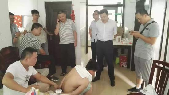 （主犯之一何某涛被抓捕归案）