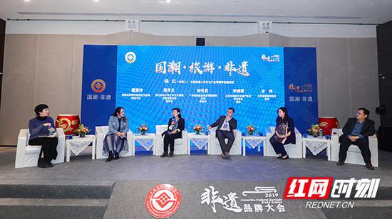 12月21日，“广佛国际民艺周暨2019非遗品牌大会”在广州花城召开。