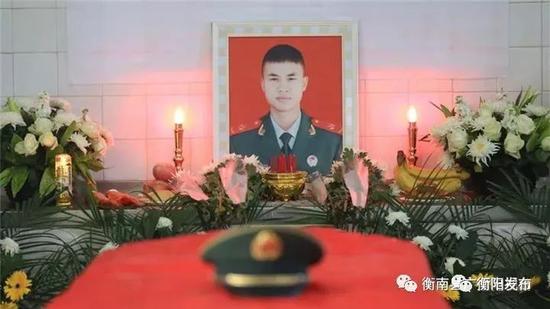 牺牲衡阳籍消防员追悼会昨日举行 爷爷奶奶却