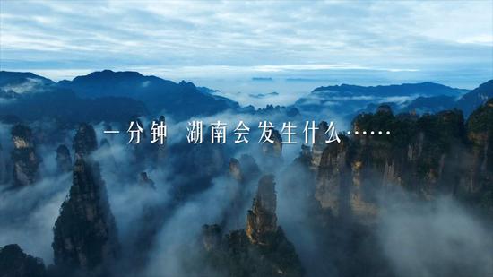 一分钟,7人走过岳麓书院的回廊
