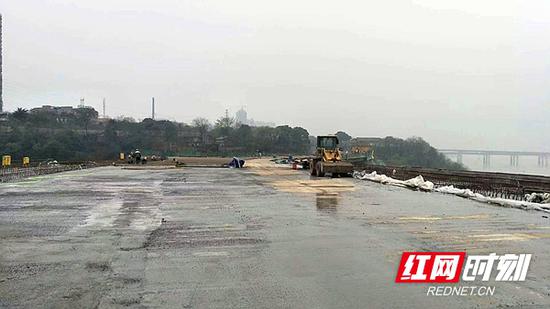 龚家浸大桥桥面。