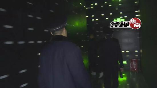 长沙公安夜查娱乐场所 让毒品无处藏身