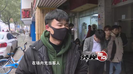 小伙扮客人卖力热场 酒吧欠薪关门白蹦两月？