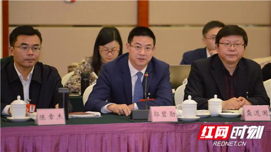 省人大代表、石门县长郭碧勋在会上建言。