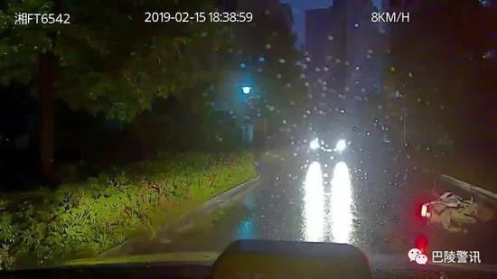 岳阳交警正在全城寻找这个人……发现线索请立即报警