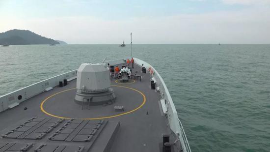 威武!岳阳舰今天上午抵达马来西亚,即将