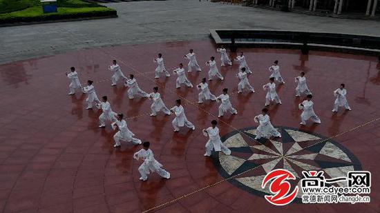 常德多名太极拳爱好者大展“武”艺