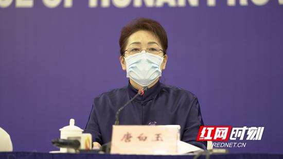  湖南省民政厅党组书记、厅长唐白玉介绍了全省民政系统新冠肺炎疫情防控工作情况。