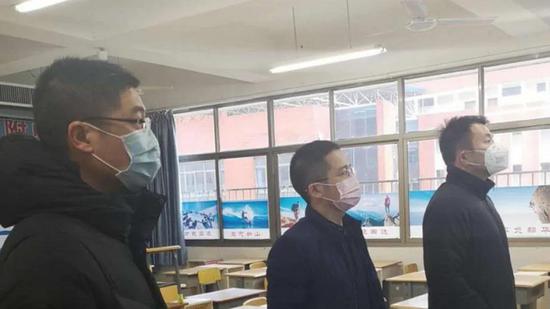广益中学廖强校长迅速组织会议制定在线教育计划