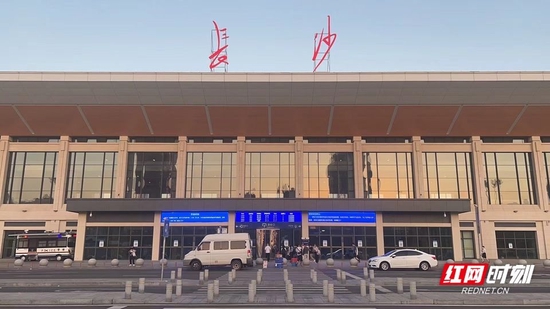 长沙火车站城际进站口。
