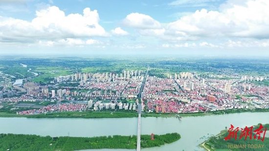 安乡县城航拍。通讯员 摄