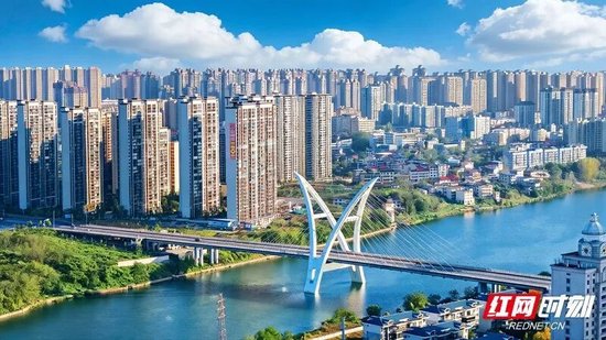 邵阳城区一角。（申兴刚/摄）