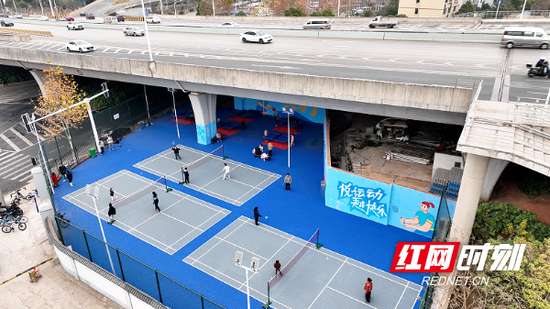  联丰路桥下，运动正热。