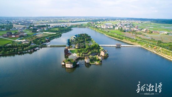 茅浒水乡位于湘乡东郊现代农业示范基地核心区，现为国家AAAA级旅游景区、湖南省十佳休闲农业企业、湖南省农业旅游示范点、五星级休闲农庄、长株潭生态休闲旅游示范基地。