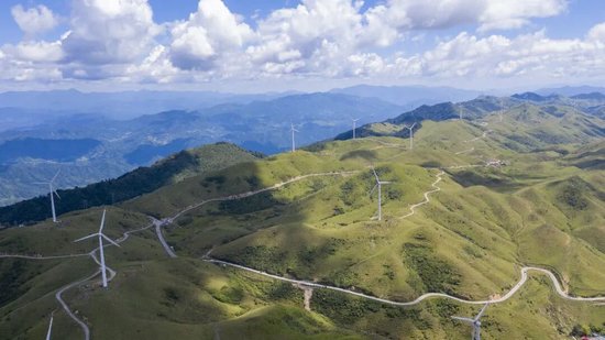 绿意盎然的城步苗族自治县南山牧场。 辜鹏博 摄