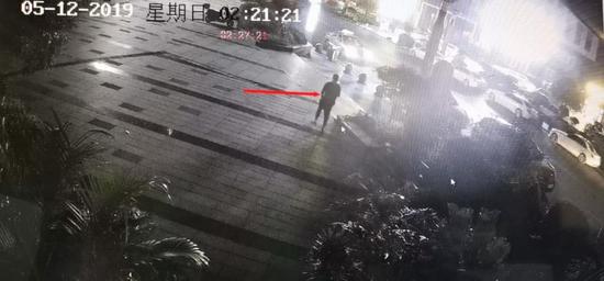 株洲一男子在酒吧门前盗窃后 竟返回现场继续蹦迪