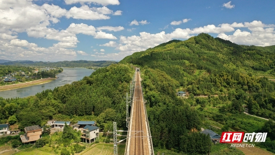 火车沿线风景。