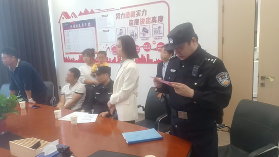 衡南公安组织警力进行深入摸排，对与一般矛盾，当场发现，当场解决，不留隐患；对与较复杂的矛盾纠纷，密切联系“李容”调解室、村委干部，集思广益，群策群力，形成矛盾化解的专业化运行和人民调解、治安调解的协助互助，坚决防止事态升级、矛盾激化。