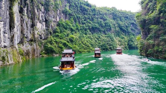 (张家界茅岩河水路旅游客运精品航线。)