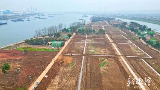 “撒欢杨梅洲都市田园”项目已完成大面积土地平整。