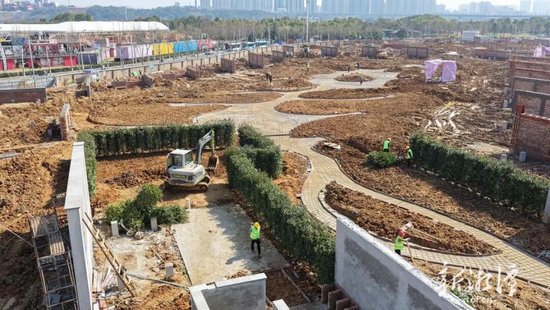 万楼·青年码头三期施工现场。（全媒体记者 陈旭东 摄）