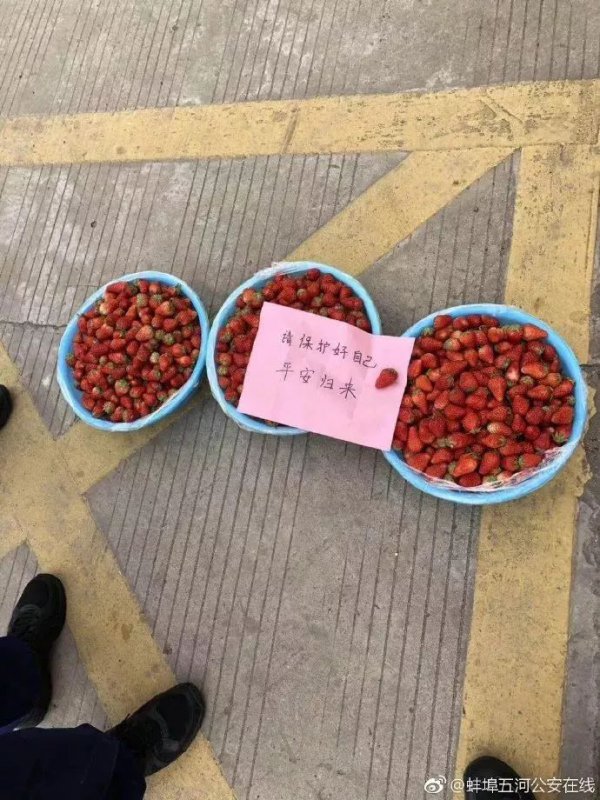 暖心！湖南和全国多地消防队收到神秘外卖 留言看哭了