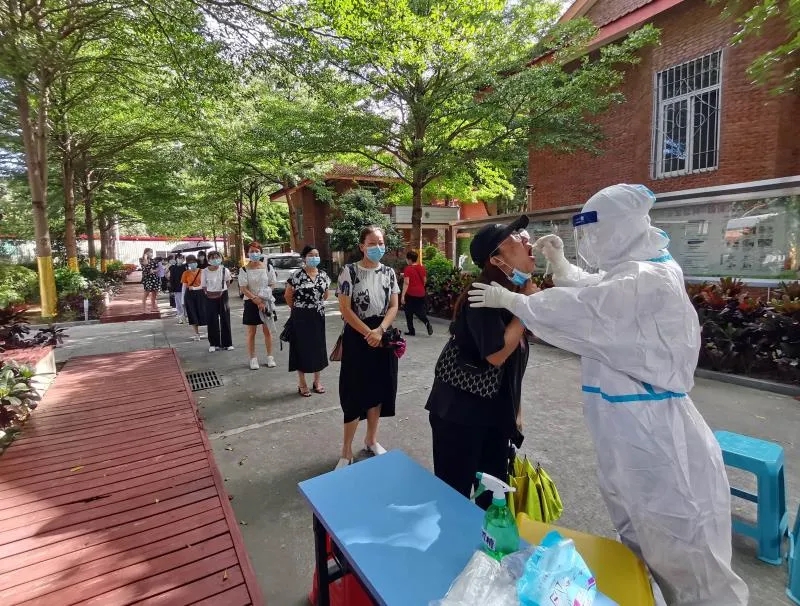 福建莆田,市民进行核酸检测.图片来源:莆田新闻