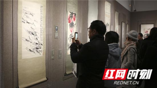 齐白石的“虾”,永远是参观的焦点。