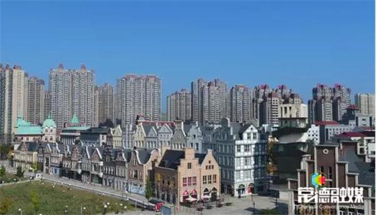 冬季的穿紫河畔,依然是色彩斑斓
