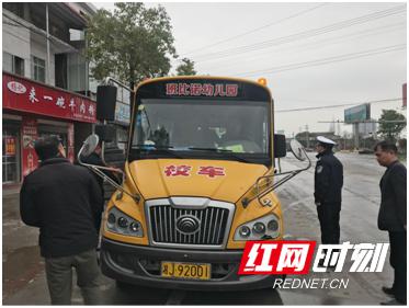 常德安乡县多部门联动开展城区校车专项整治行动