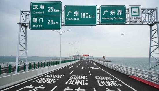 港珠澳大桥全长55公里,