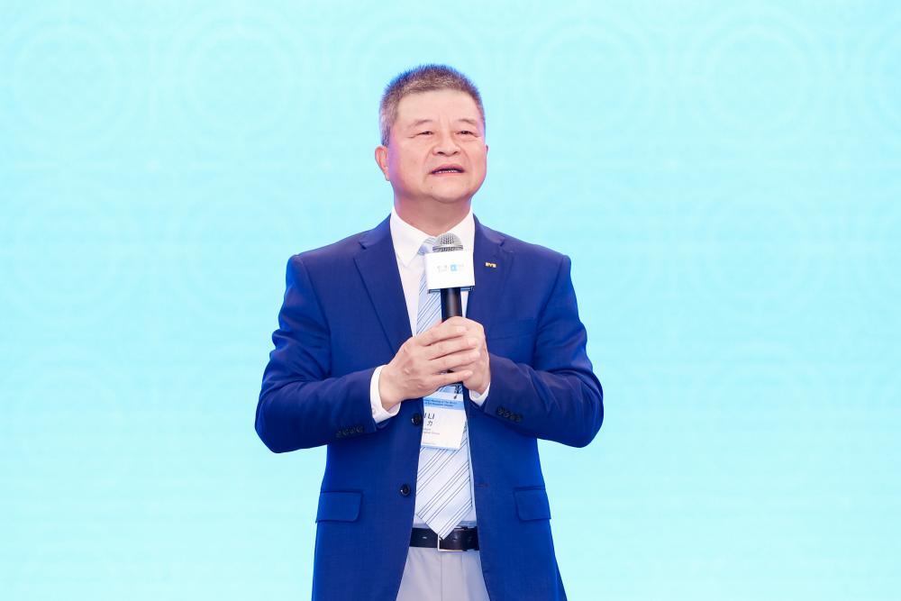 爱尔眼科医院集团全球总裁李力致辞