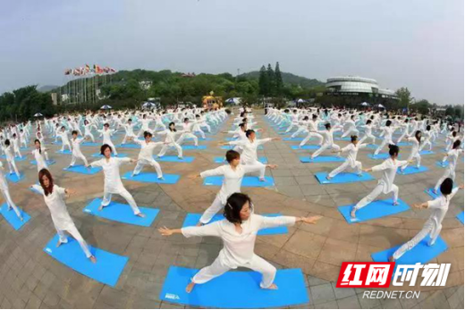 12月31日,常德石门夹山举办“迎新祈福暨森林瑜伽”;健步行大赛”。以上图片除注明外,均由各景区提供。