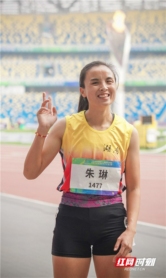 朱琳在陕西残特奥会田径女子100米T13级决赛掠影。（红网记者 朱丽萍 摄）