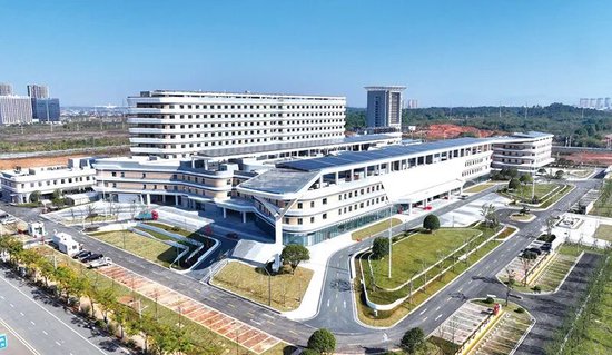 金阳医院的建成投用，将优质医疗资源送到群众身边。