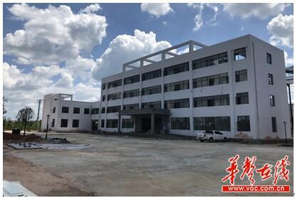 皓钰新材料有限公司年产6万吨高级氧化锌项目一期主体工程已完工,10月即将进入投产。