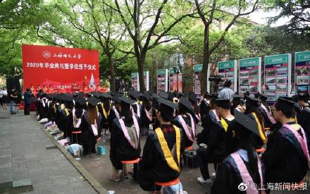 上海师范大学在徐汇校区举行的2020年毕业典礼。图片来源：上海新闻快报