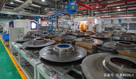 泰嘉新材自动化钢锯生产线让金属切割加工变得更轻松。