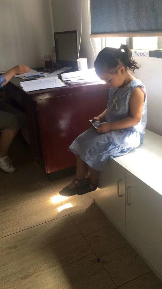 4岁女孩在长沙偷偷外出独乘公交 “想出去找哥哥”