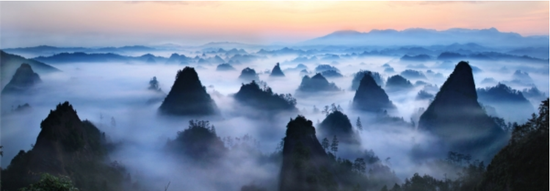 群峰闹海——万佛山风光。通道侗族自治县委宣传部供图
