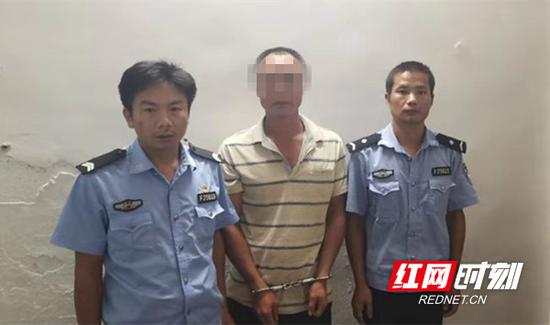 武冈：“一村一辅警”巧用策略规劝潜逃15年的逃犯投案自首