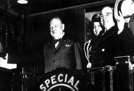 1946年3月5日，英国首相丘吉尔在美国富尔顿发表著名的“铁幕演说”