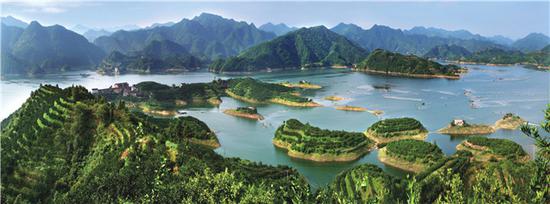 (俯瞰柘溪水库,仿佛“千岛湖”一般。)